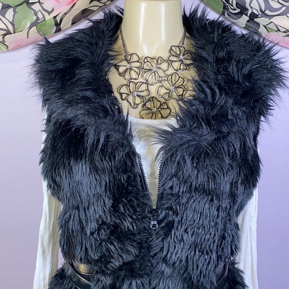 Dots Faux fur vest Size XL 🖤 - Picture 3 of 9